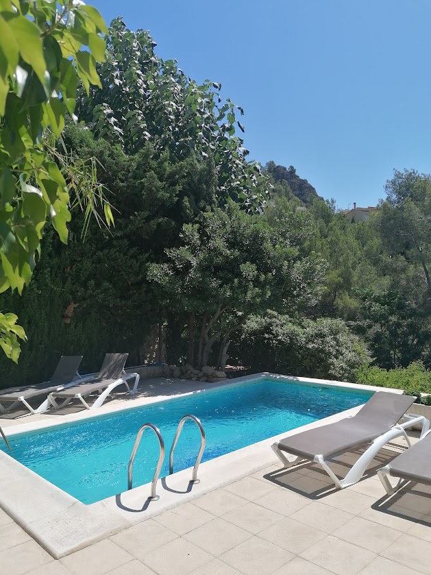 Poolbereich mit Terrasse