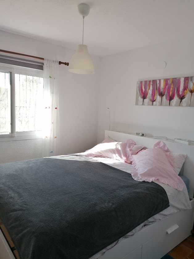 Schlafzimmer mit Doppelbett